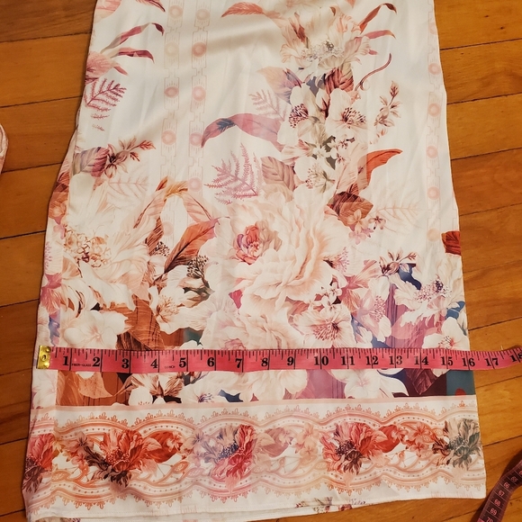 NWOT Guess floral satin jumpsuit. Faux wrap. Tie around neck. Wide leg. Size S. - Picture 15 of 16